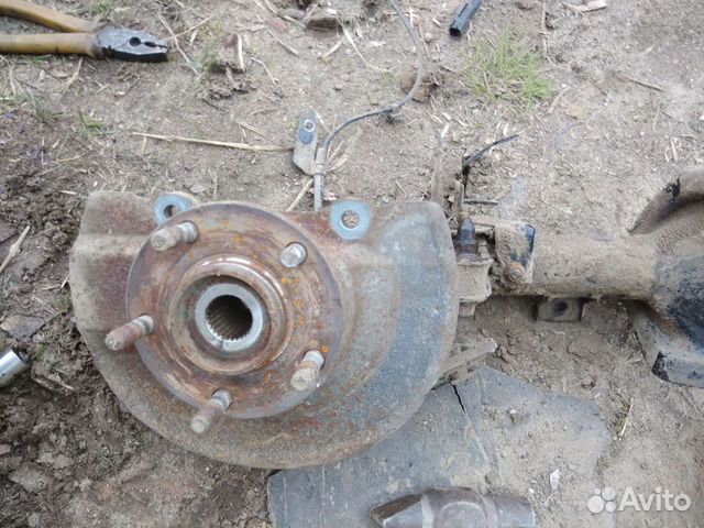 Кулак пер левый Mitsubishi lancer 10