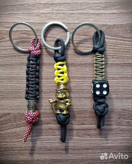 Брелок на ключи из паракорда