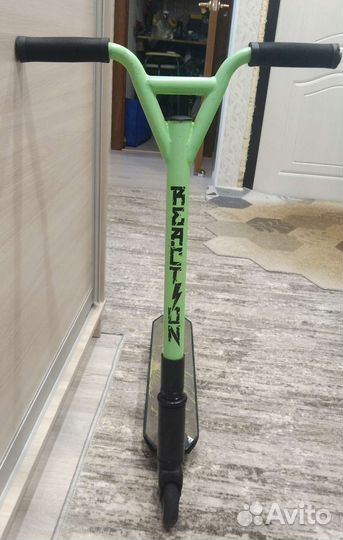 Трюковой самокат reaction