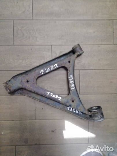 Рычаг задний левый Volkswagen Touareg 2005