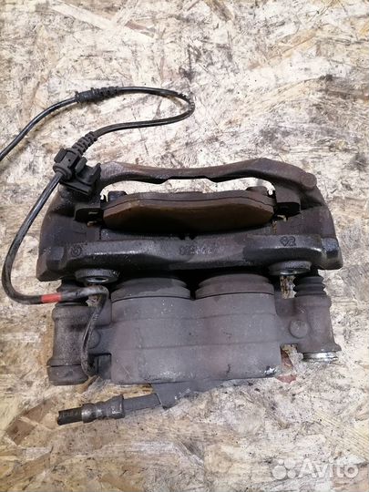 Суппорт передний левый Mersedes V Class W639 3.5