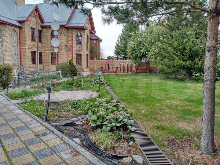 Дом 386,7 м² на участке 27,9 сот.