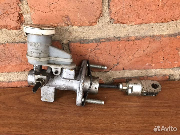 Главный тормозной цилиндр Mitsubishi L200