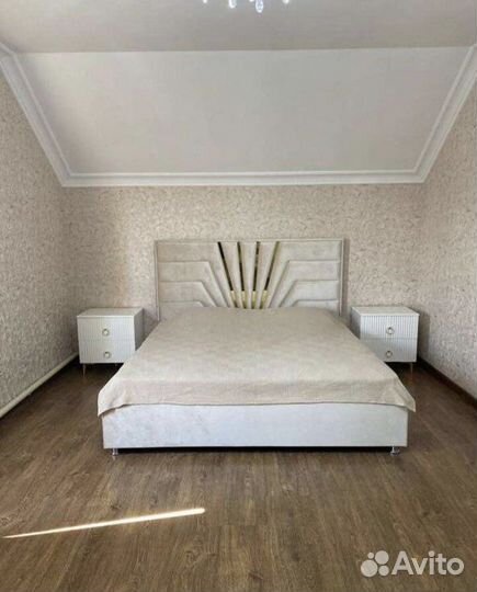 Кровать двухспальная с матрасом