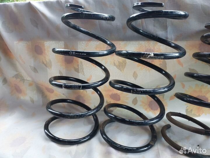 Пружины стоек овк б/у 4 шт. С4Т48301, С4Т48302