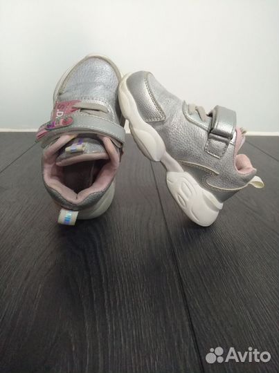 Кроссовки для девочки