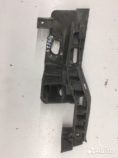 Кронштейн переднего бампера (Audi A6)