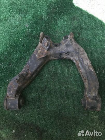 Рычаг подвески передний правый Mitsubishi Pajero 3