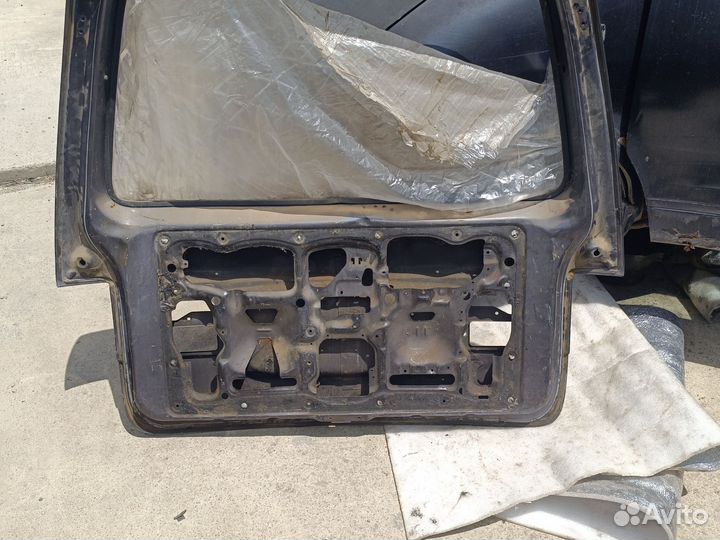 Крышка багажника Ниссан Серена 23 кузов