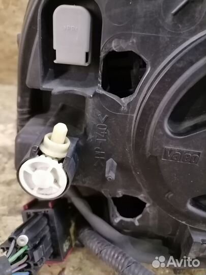 Фара левая Volvo XC90 ксенон дефект