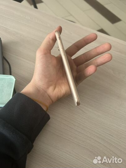 iPhone 8, 64 ГБ