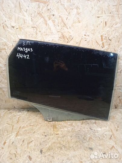 Стекло двери задней правой Mazda 3