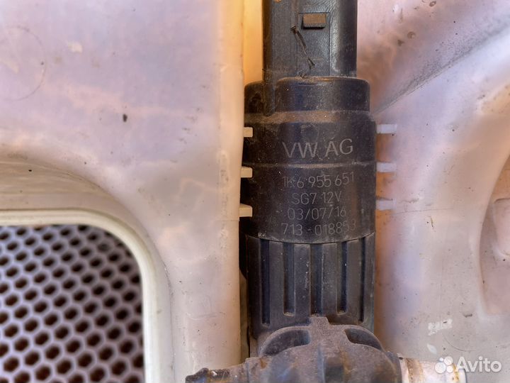 Бачок омывателя Skoda / Volkswagen 3Q0955448B