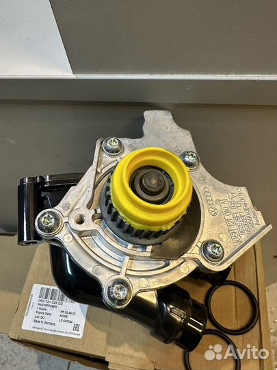 Помпа водяной насос 06H 121 026 VAG