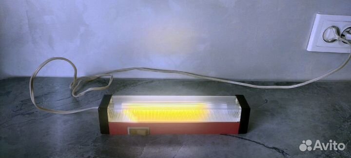 Лампа светильник с возможностью крепления на стену