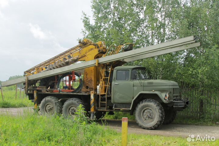 Ямобур. Установка столбов электрических, опор лэп