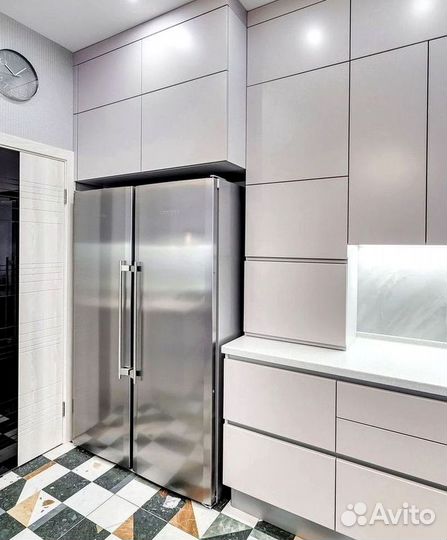 Угловой кухонный гарнитур современный