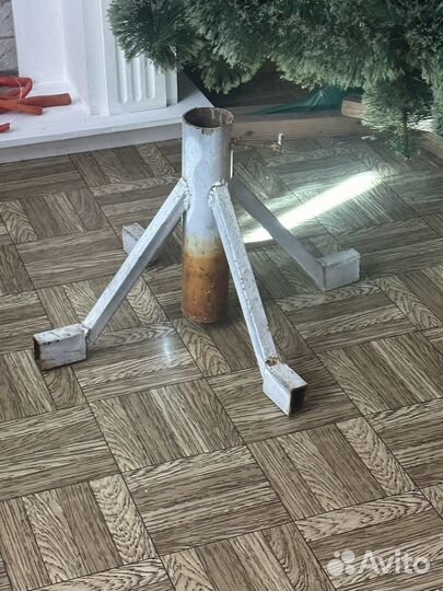 Четырех нога для елки