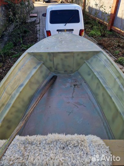 Продается лодка с мотором