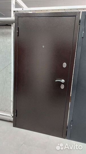 Дверь входная крона Антик 67мм, Венге