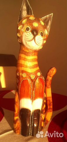 Сувенирная кошка из дерева