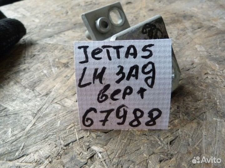 Петля двери задней левой верхняя VW Jetta 2006-201