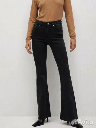 Джинсы клеш mango