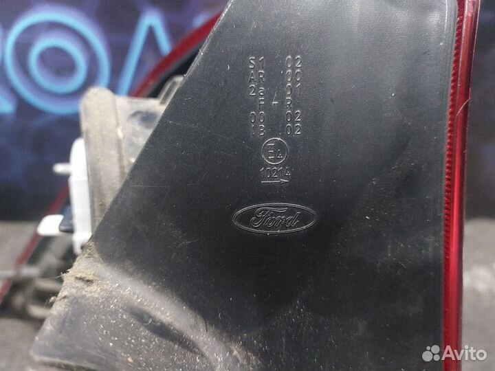 Focus 2 - трещина - фонарь правый седан