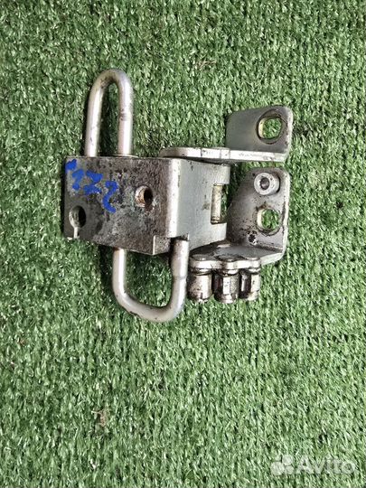 Петля передней правой двери Фольксваген Джетта 5