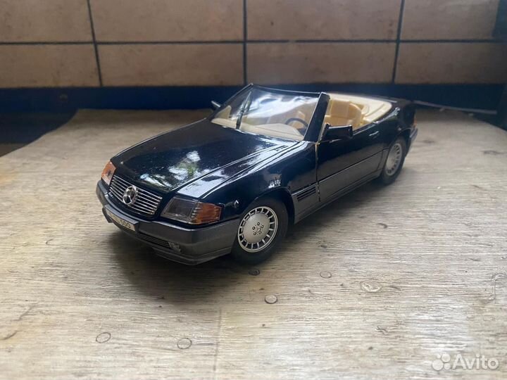 Модель Mercedes 500 Sl W129 Maisto 1/18