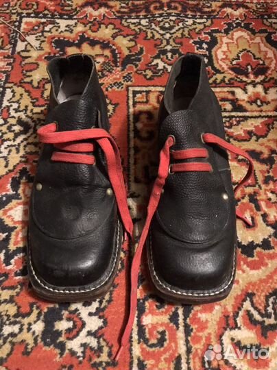 Ретро обувь для лыж