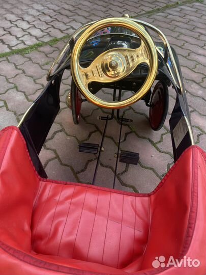 Детская педальная машина