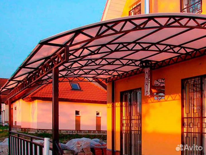 Металлический навес для автомобиля