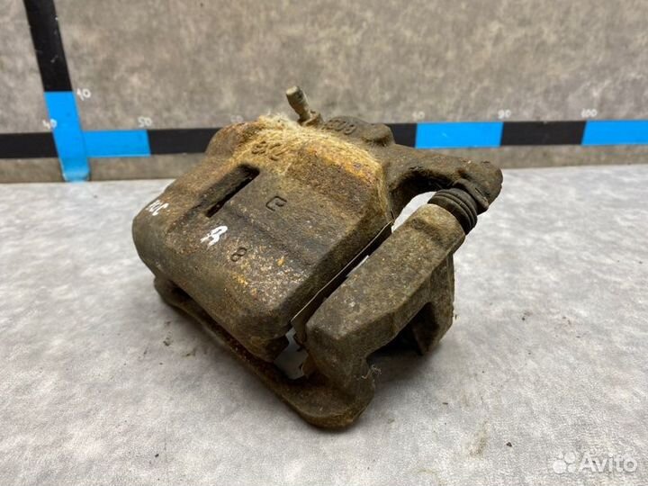 Суппорт передний правый Nissan Qashqai J10 2.0