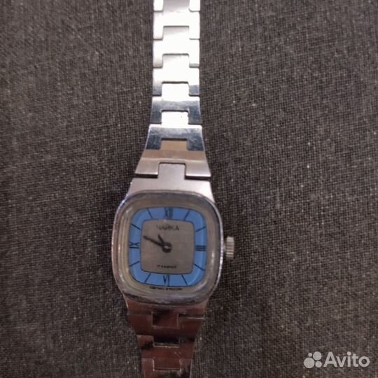 Часы женские спутник, луч, чайка, будильник Слава