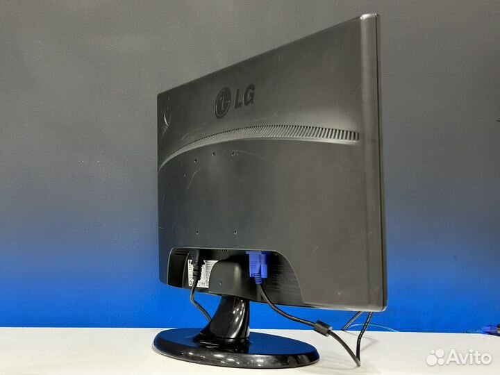 Монитор LG 22