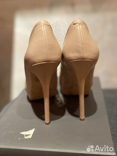 Женские туфли Vince Camuto