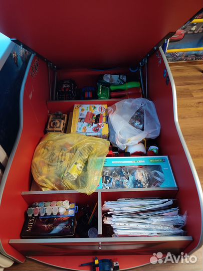 Детская кровать машина