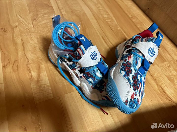 Кроссовки adidas новые