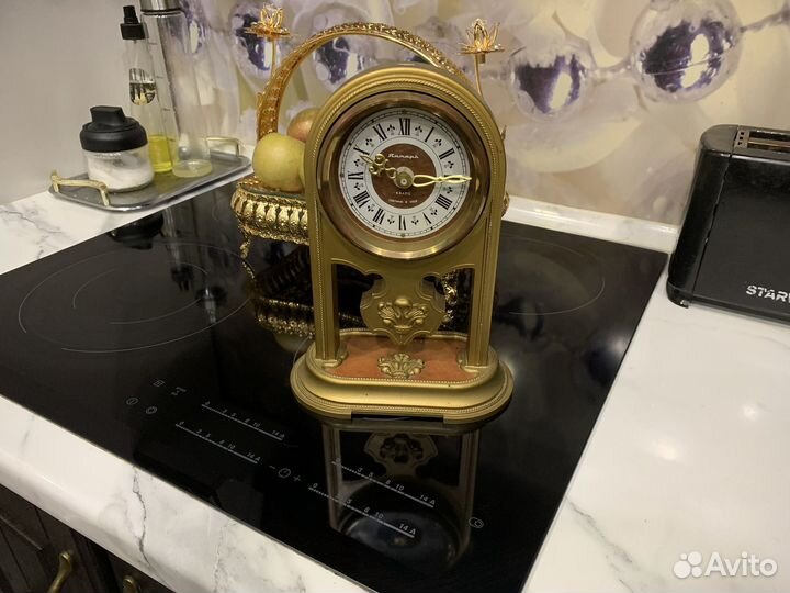 Часы кварцевые Янтарь СССР настольные