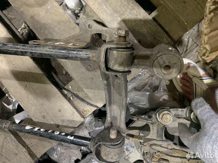 Задний левый поворотный кулак Тойота Камри v55 v50