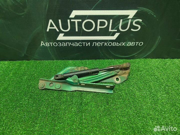 Петля капота правая Opel Vectra B хэтчбек II X18XE