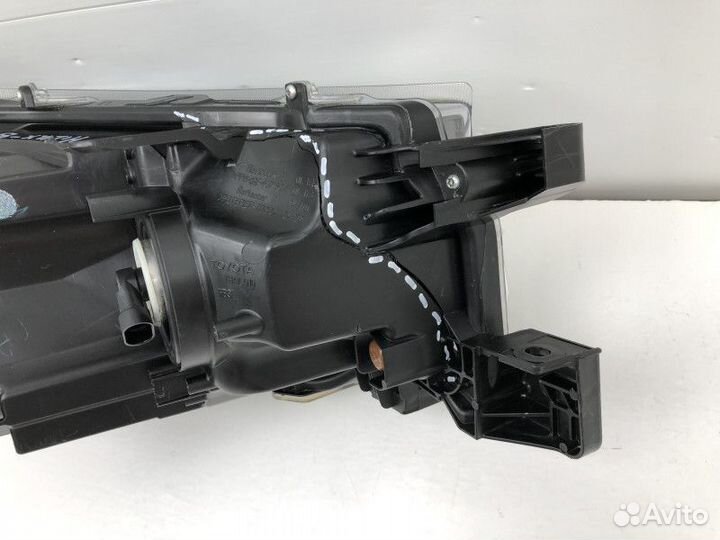 Фара левая Toyota Hilux 8