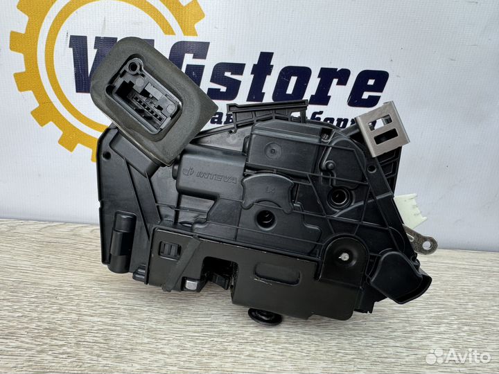 Замок двери левый передний Volkswagen Beetle A5