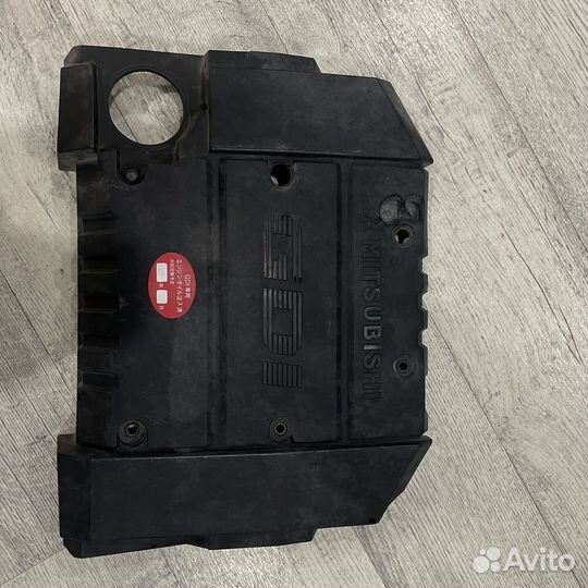 Декоративная крышка двигателя Mitsubishi Galant 8