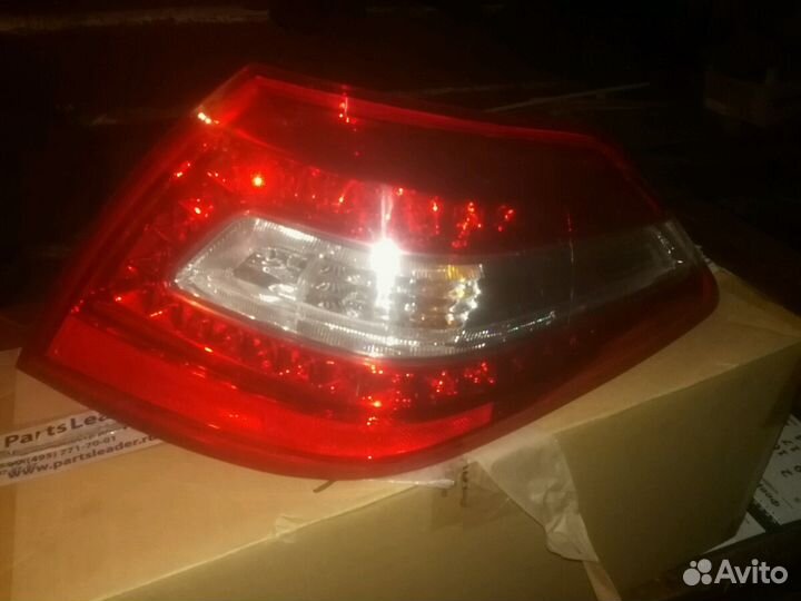 Фонарь задний правый Nissan Teana 32