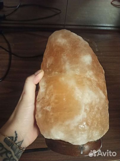 Соляная лампа скала