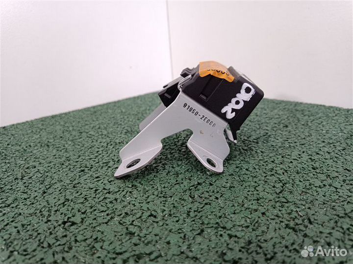 Контакт электрический стекла с дверью багажника