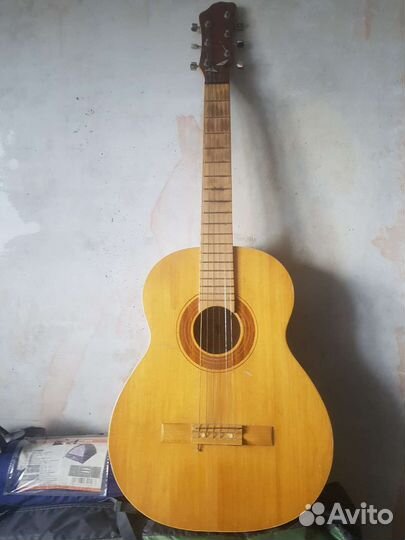Акустическая концертная 6ти струнная гитара Урал