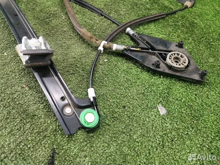 Стеклоподъемник передний правый Volkswagen Polo